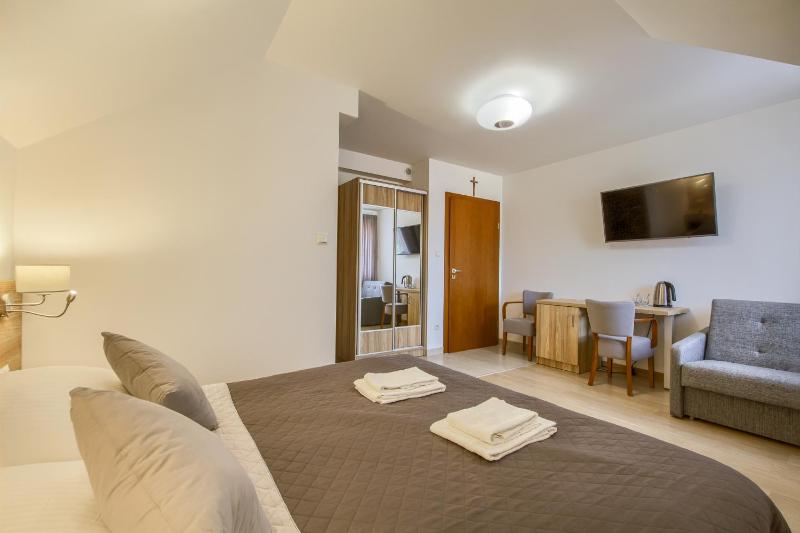 Classic Triple Room image 3