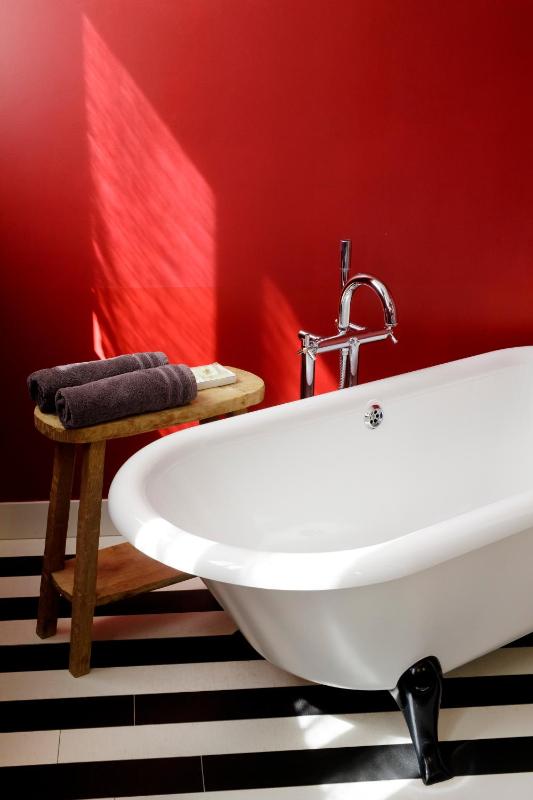 Deluxe Double Room with Bath image 2