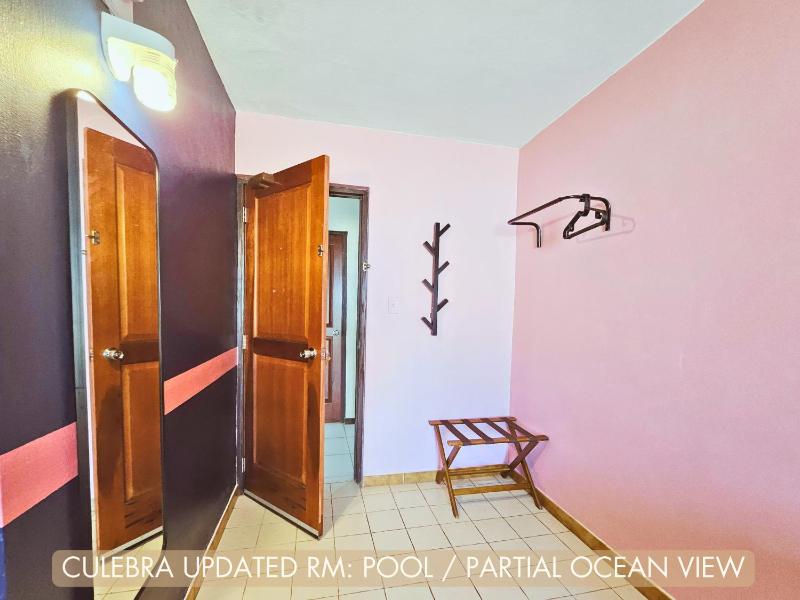 Deluxe Double Room with Side Sea View image 2