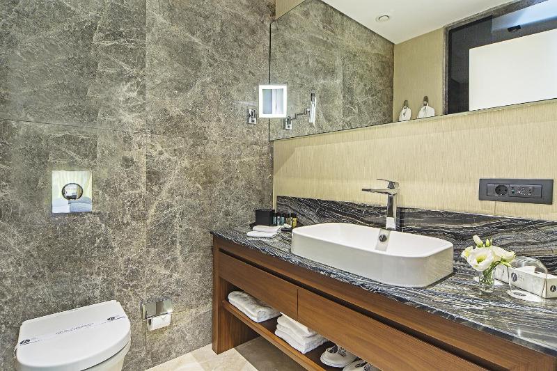 Family Room Terrace with Bosphorus View image 2