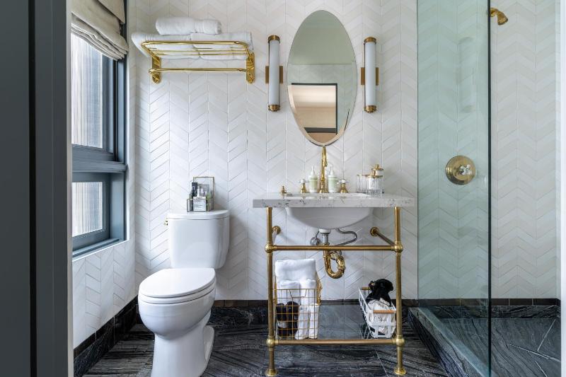 King Suite image 3