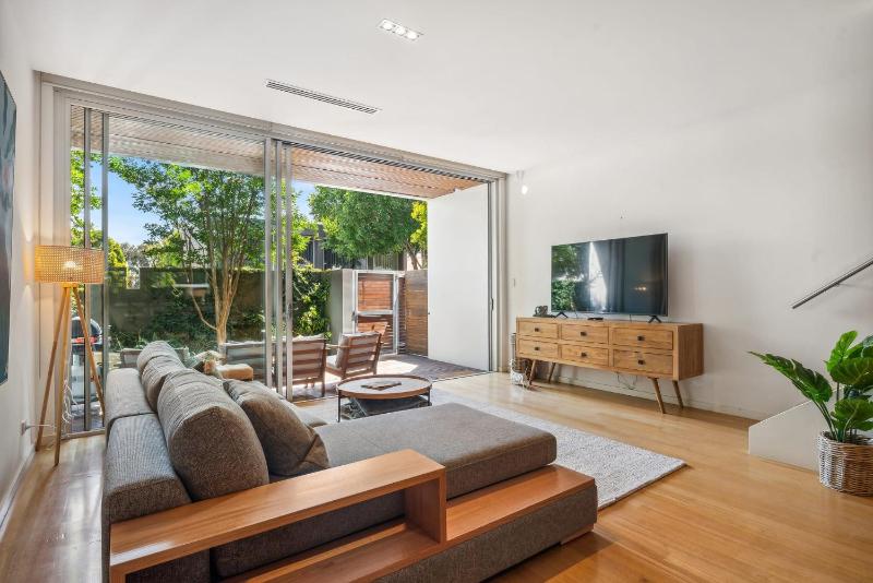 Arcady a modern townhouse in Norwood - image 4