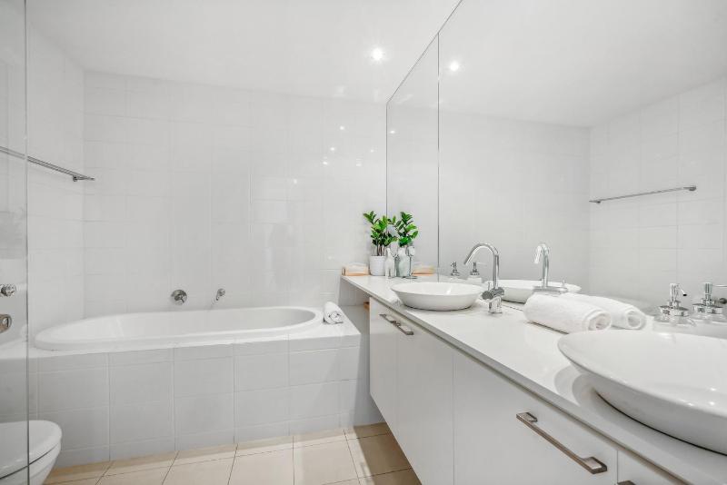 Arcady a modern townhouse in Norwood - image 11