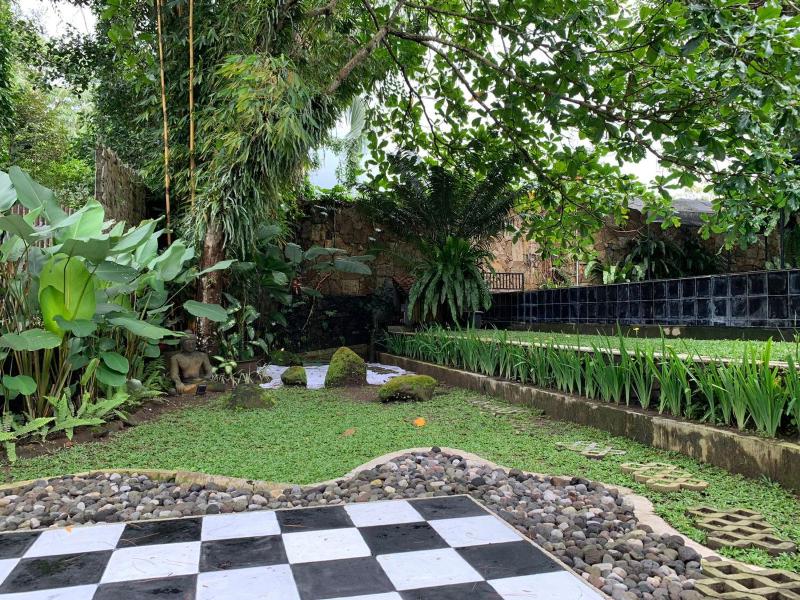 Griya Oma Nining-Large House with Swimming Pool - image 6