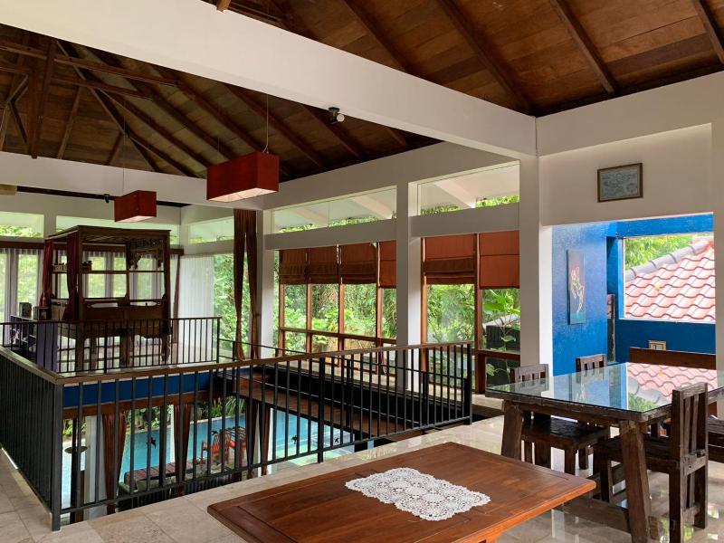 Griya Oma Nining-Large House with Swimming Pool - image 15