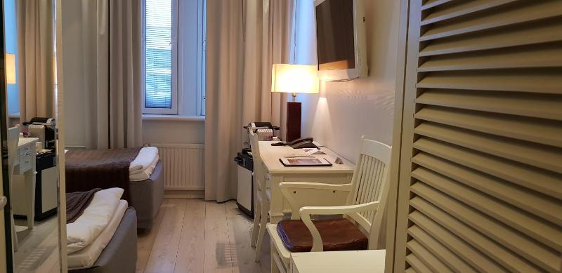 Twin Room image 2