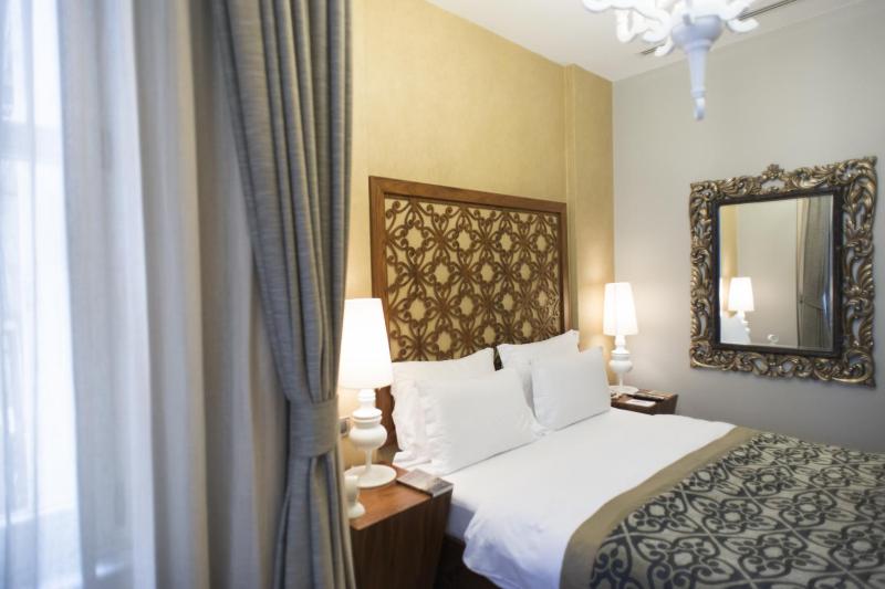 Economy Double Room image 4