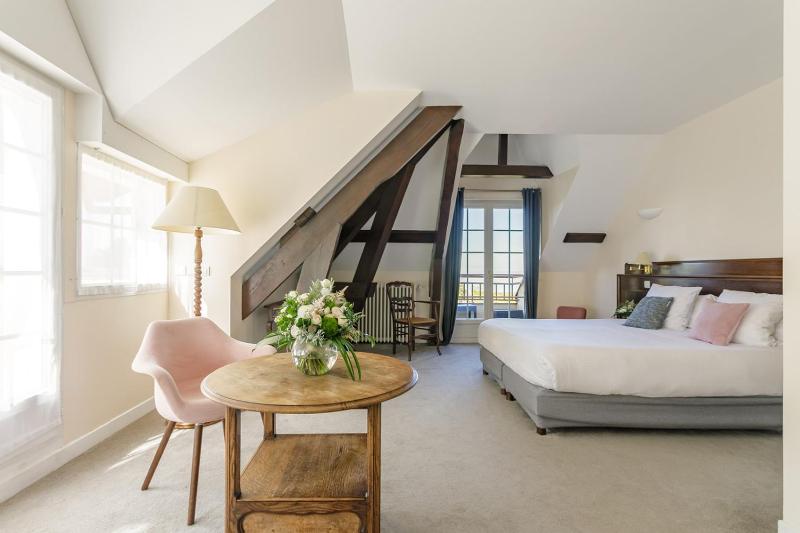 Suite - Lake View image 1