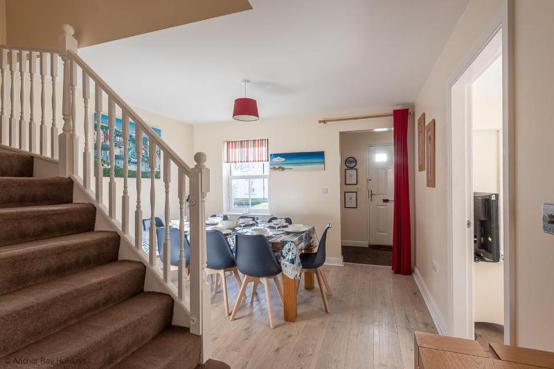 Greenwich Cottage - Part of the The Bay Filey Holiday Village with pool gym and direct beach access pub restaurant tennis and meadows walks - image 6