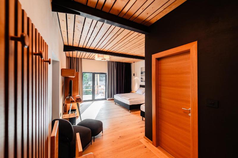 Deluxe Triple Room image 2