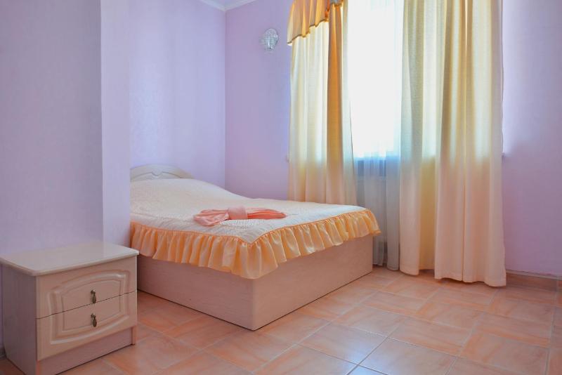 Standard Double Room image 2