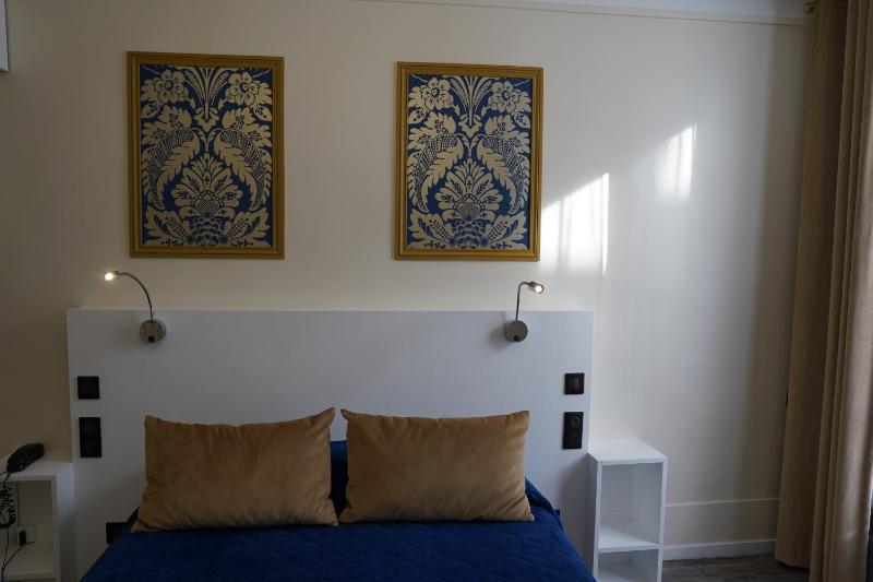 Double Room with Bath image 3