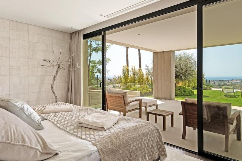 Villa Anamaya 1 - Elegant 5-Bedroom Villa in Marbella - image 16