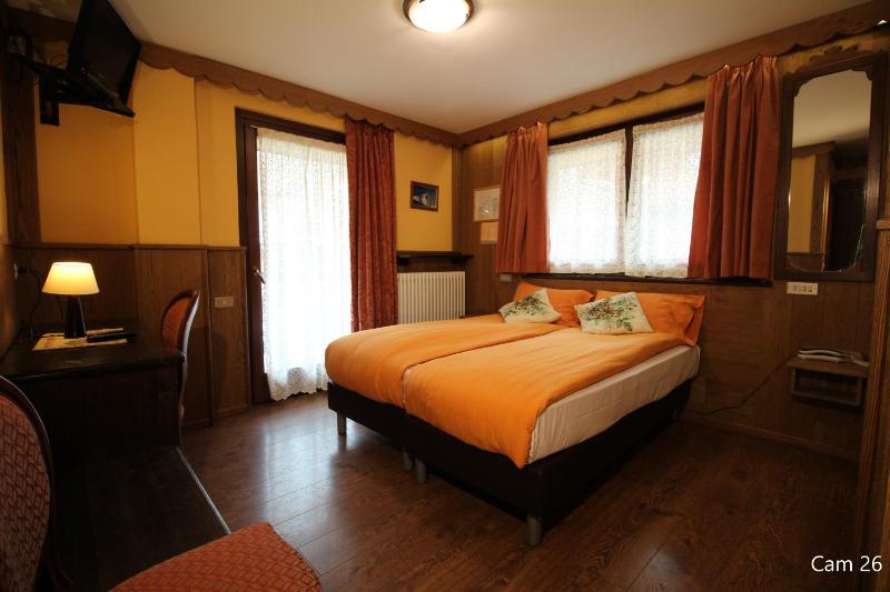 Double or Twin Room image 3