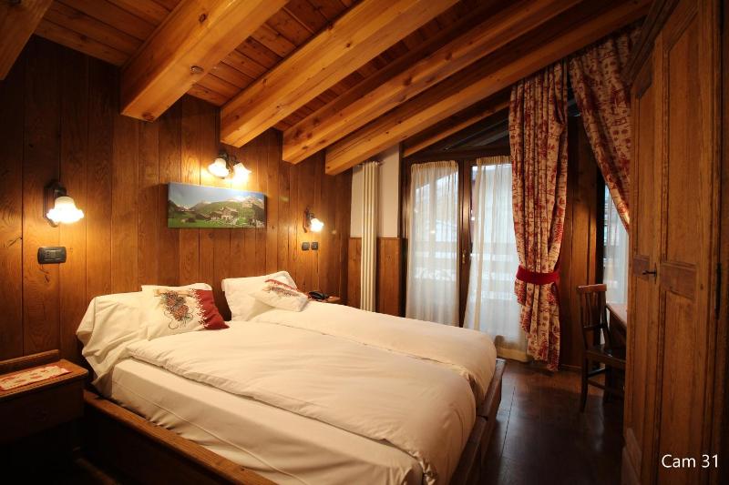 Superior Triple Room image 3