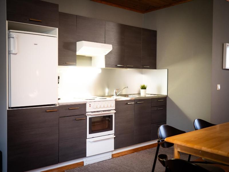 Large Family Room image 3
