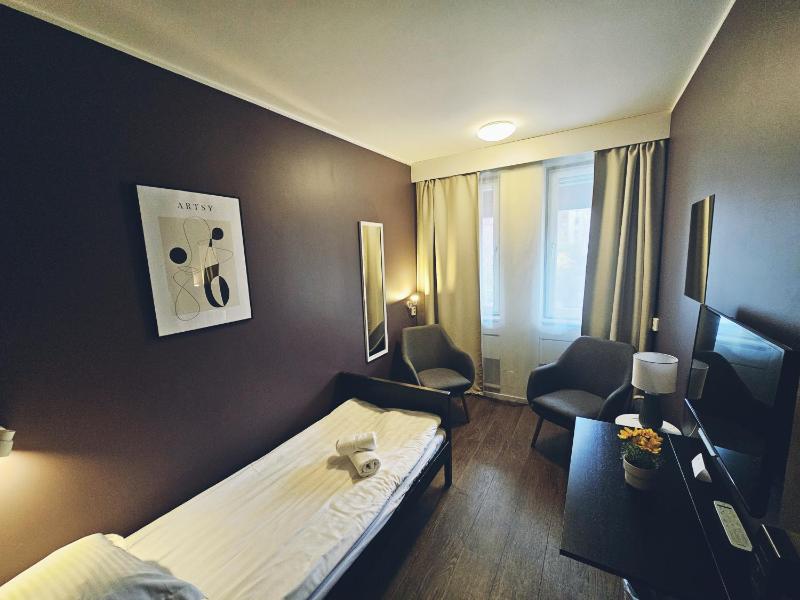 Single Room with Private Bathroom Outside Room in Corridor image 3