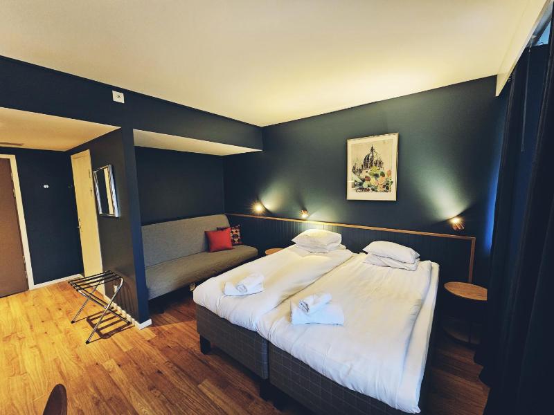 Double/Twin Room with Sofa Bed and Kitchenette image 4