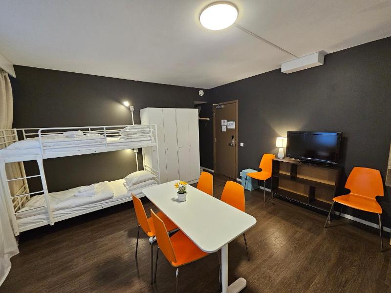 6-bed room with Private Bathroom Outside Room in Corridor image 4