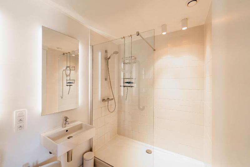 Single Room image 4