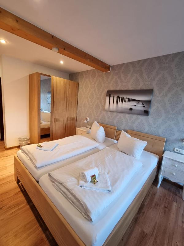Deluxe Double Room with Sea View image 2