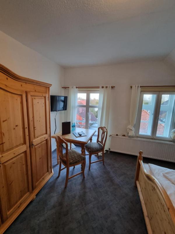 Standard Double Room image 3