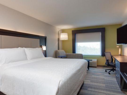 Holiday Inn Express Hotel and Suites Fort Lauderdale Airport Cruise Port By IHG - image 8