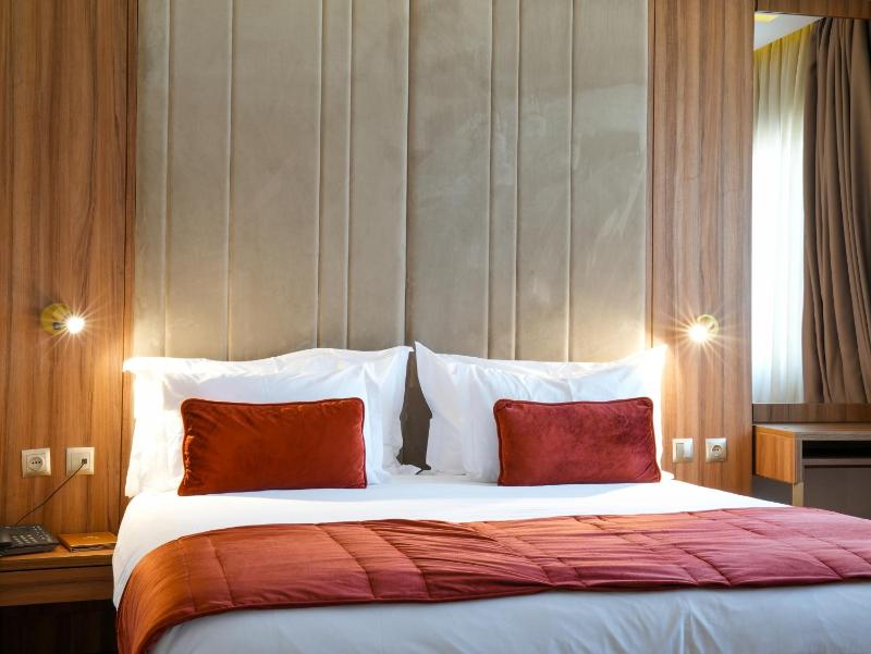 First Suites Hôtel - image 4