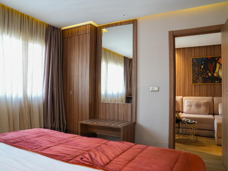 First Suites Hôtel - image 12