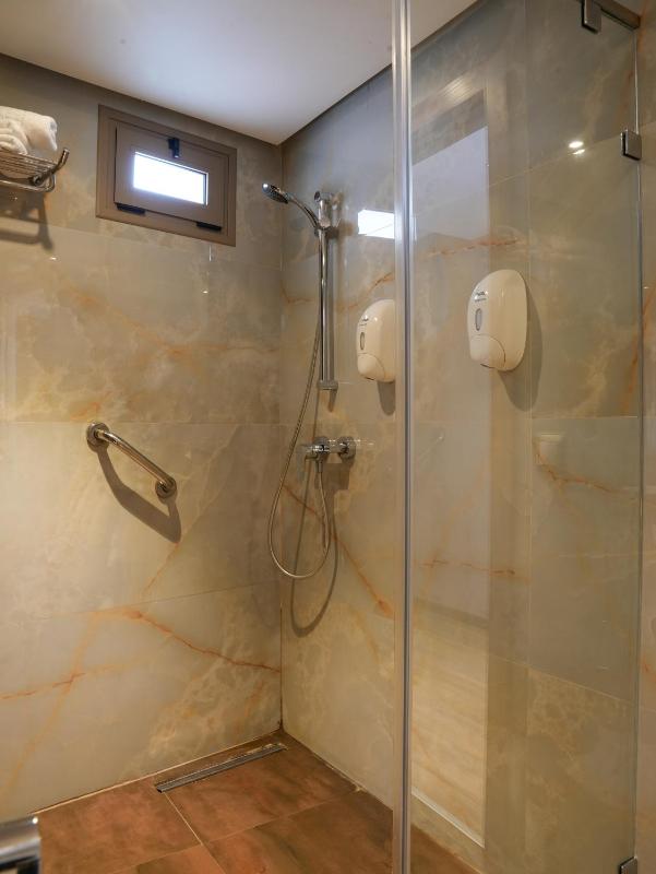 First Suites Hôtel - image 10