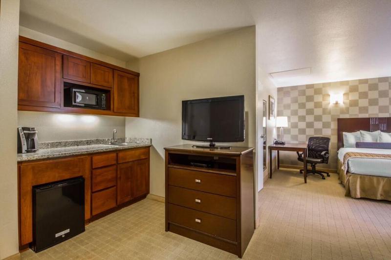 Queen Suite with Sofa Bed image 3
