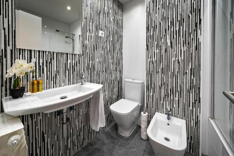 Habitat Apartments Arenas Parc - image 11