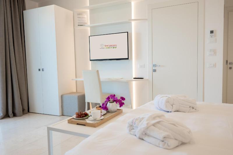 Junior King Suite image 4