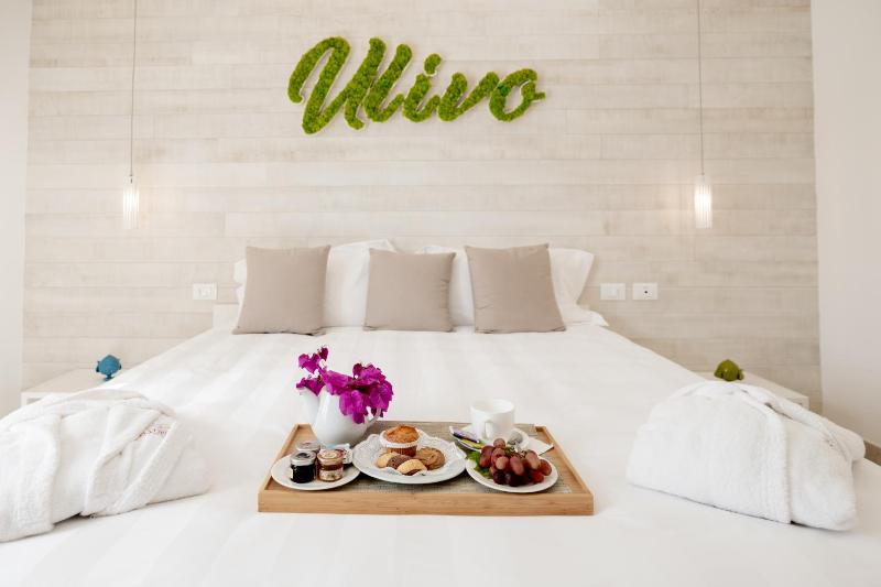 Deluxe King Room image 1