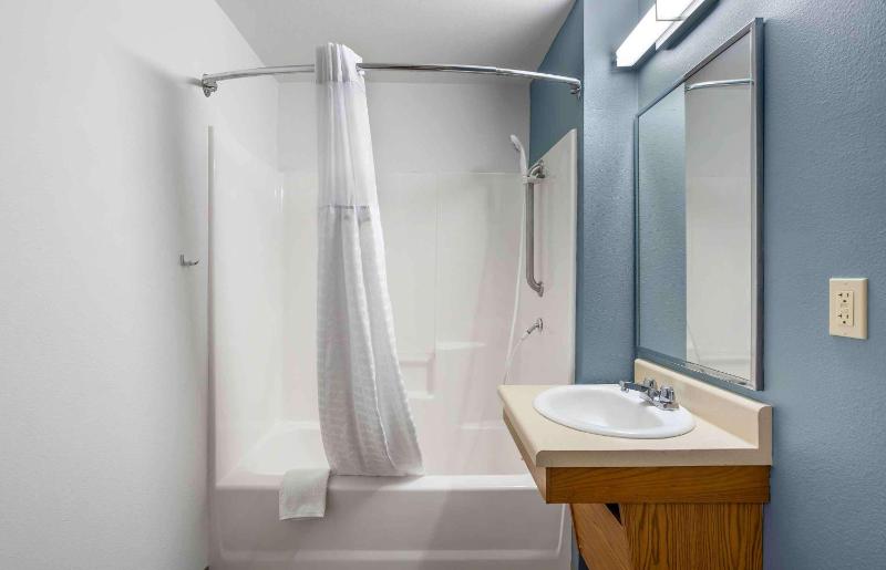 Double Room with Two Double Beds - Non-Smoking image 3