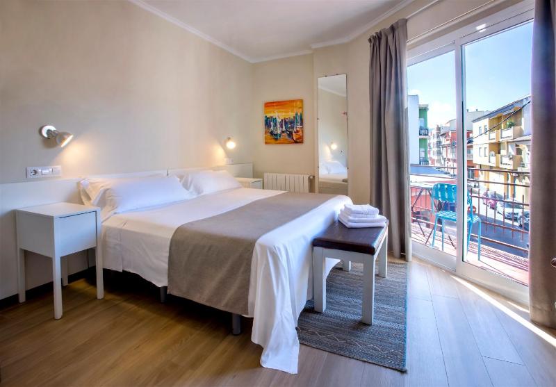 Superior King or Twin Room image 3