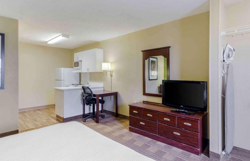 Studio with 1 King Bed - Non-Smoking image 4