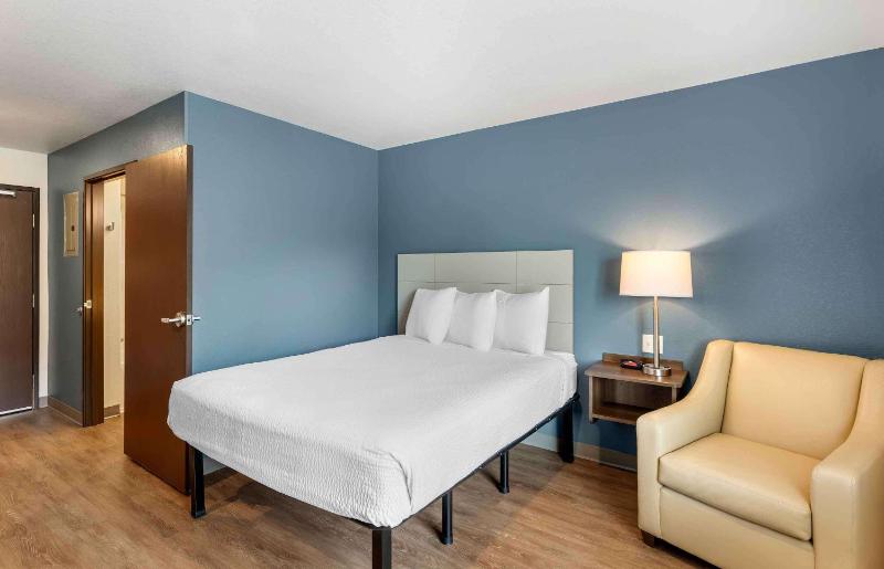 Standard Queen Room - Non-Smoking image 1
