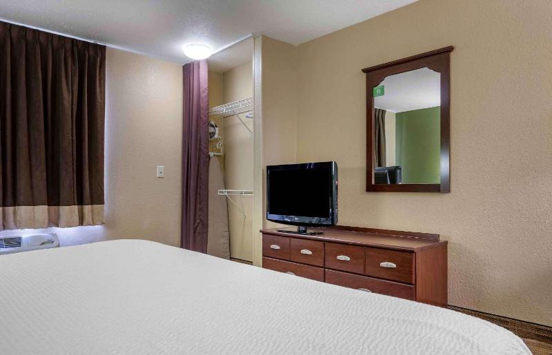 Studio with 1 King Bed - Non-Smoking image 3