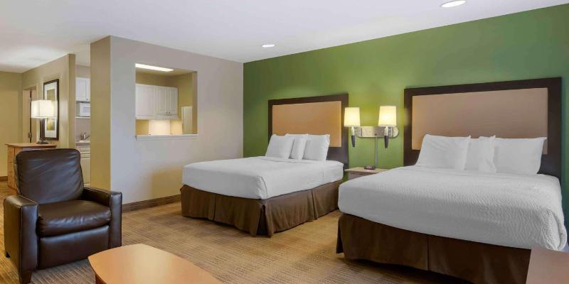 Deluxe Studio with Two Double Beds - Non-Smoking image 3