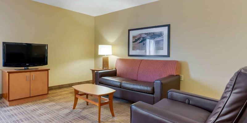 Deluxe Studio with Two Double Beds - Non-Smoking image 4