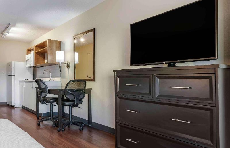One-Bedroom Suite with 2 Double Beds/Non-Smoking image 4