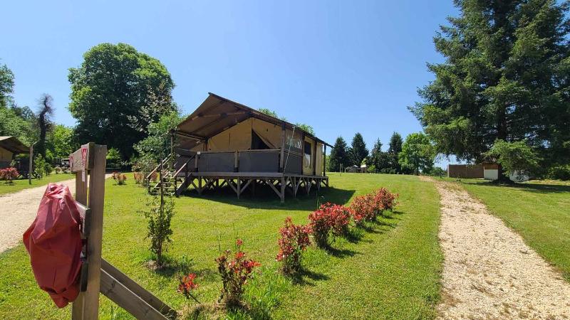 Bungalow with Patio image 3