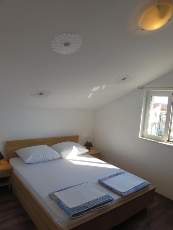 Economy Two-Bedroom Apartment - Attic image 3