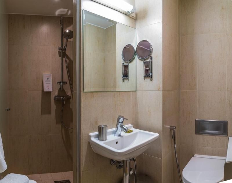 Standard Double or Twin Room image 3