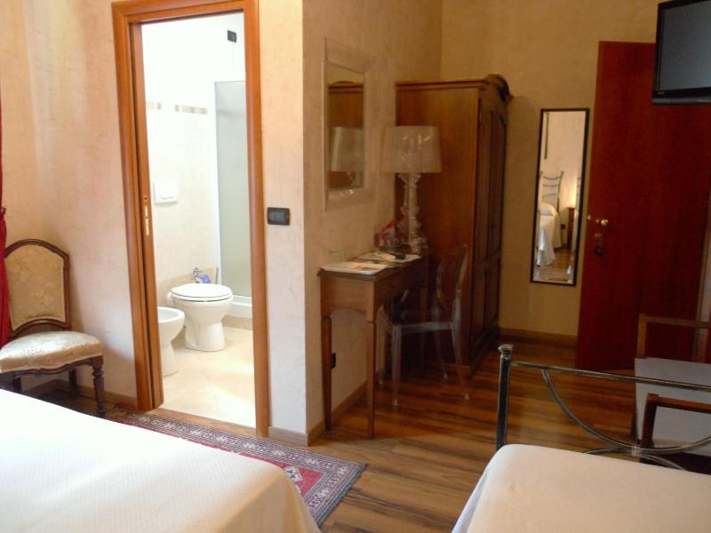 Classic Triple Room image 4