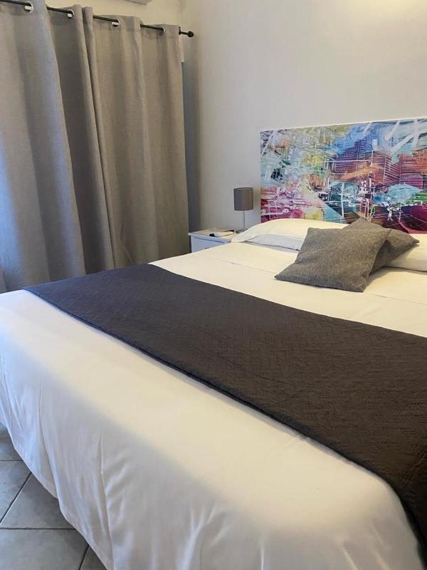 Airport Hotel - image 15