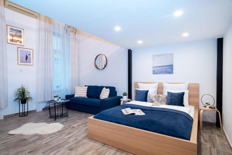 Welcoming modern apartment in the center - image 1