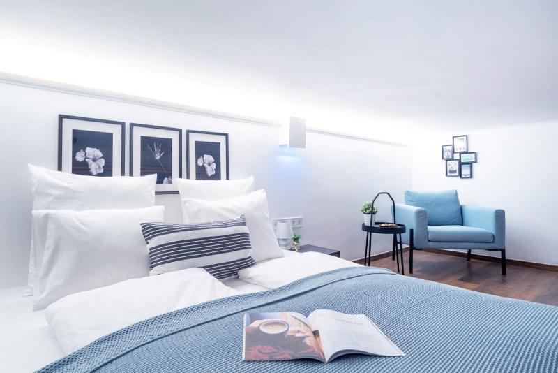 Welcoming modern apartment in the center - image 15