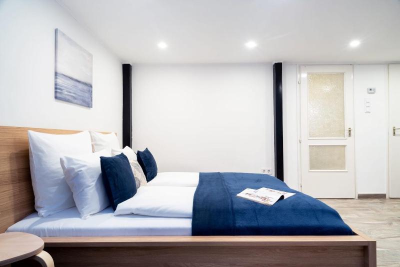 Welcoming modern apartment in the center - image 6